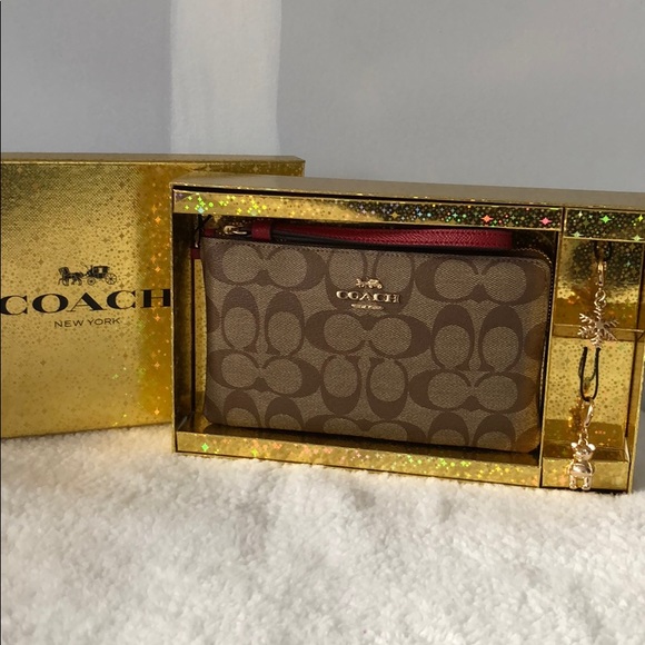 NWT Coach Boxed Corner Zip Wristlet Gift set - Picture 1 of 4